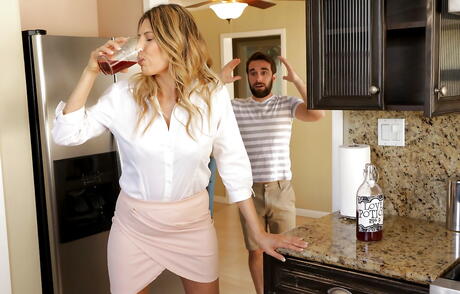 Gracile women Hannah Hays and Makayla Cox in amazing 3some sex 